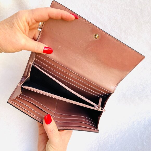 Gucci Guccisma pearlized GG Patent Leather Bifold Long Wallet in Rose beige - Picture 8 of 16